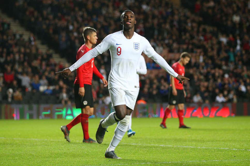 米兰体育APP-利兹联突围成功，晋级前景一片美好