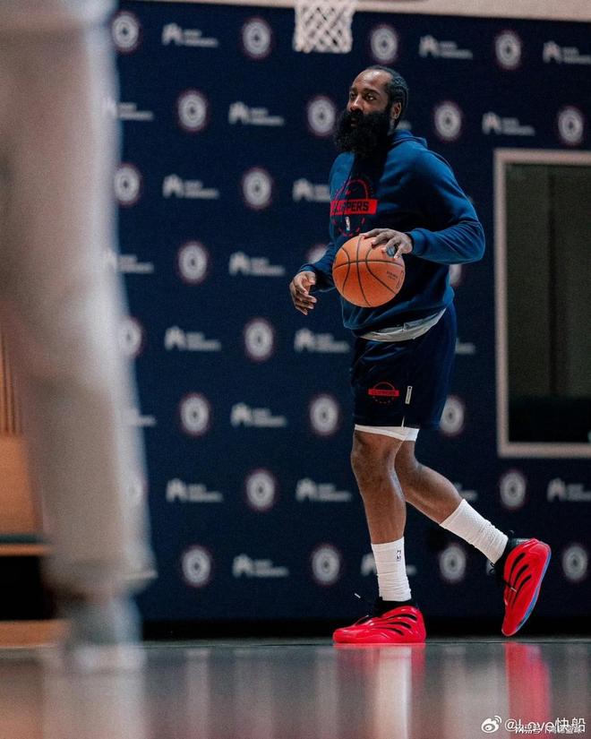 MILANSPORT入口-快船主帅赞誉年轻队员，期待更多表现(快船现任主教练)