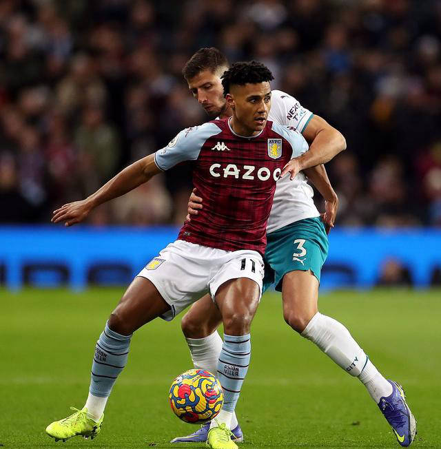 米兰体育APP-埃弗顿客场负于维拉，球队面临压力(埃弗顿客场负于维拉,球队面临压力吗)